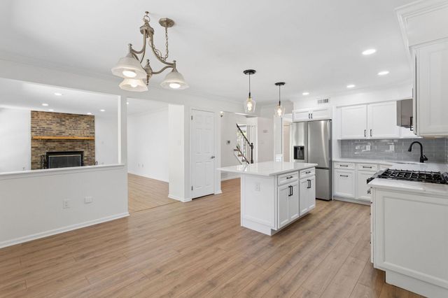 10 MICHAELSON DR, Mount Laurel, NJ 08054