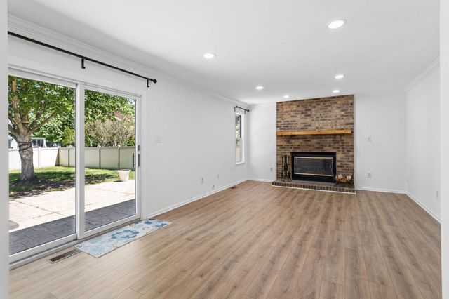 10 MICHAELSON DR, Mount Laurel, NJ 08054