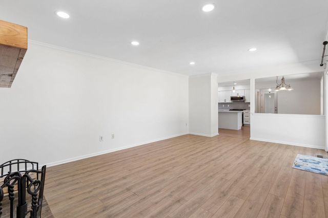 10 MICHAELSON DR, Mount Laurel, NJ 08054