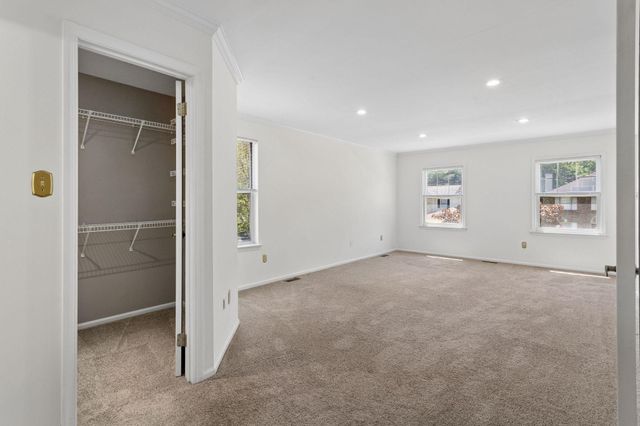 10 MICHAELSON DR, Mount Laurel, NJ 08054