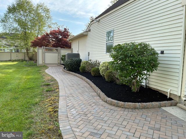 10 MICHAELSON DR, Mount Laurel, NJ 08054