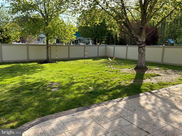 10 MICHAELSON DR, Mount Laurel, NJ 08054