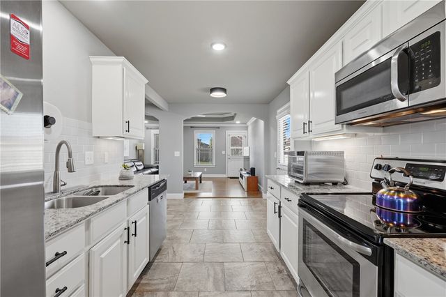 3807 Capstone Avenue, Bentonville, AR 72712