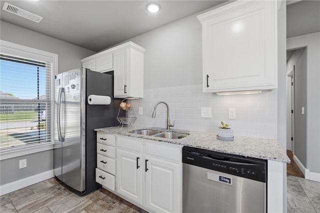 3807 Capstone Avenue, Bentonville, AR 72712