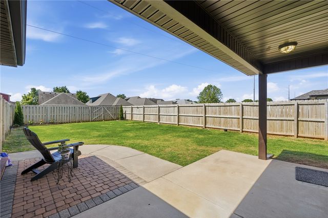 3807 Capstone Avenue, Bentonville, AR 72712