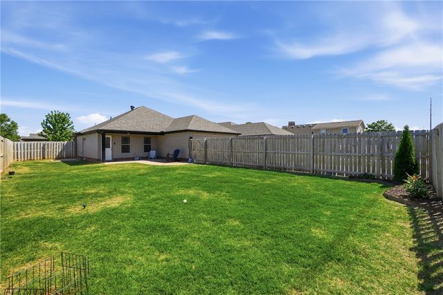 3807 Capstone Avenue, Bentonville, AR 72712