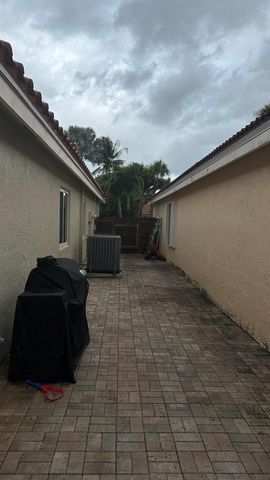 8202 White Rock Circle, Boynton Beach, FL 33436