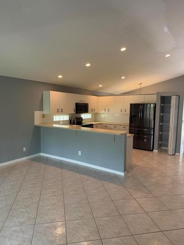 8202 White Rock Circle, Boynton Beach, FL 33436