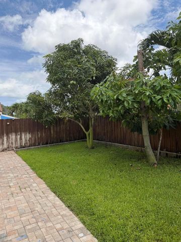 8202 White Rock Circle, Boynton Beach, FL 33436