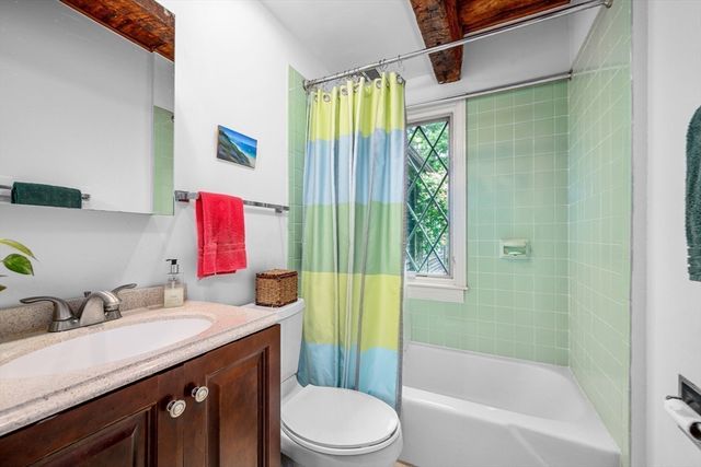 330 Champlain Rd, Chatham, MA 02633