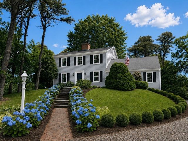330 Champlain Rd, Chatham, MA 02633