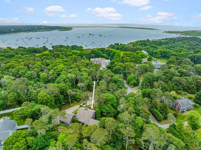 330 Champlain Rd, Chatham, MA 02633
