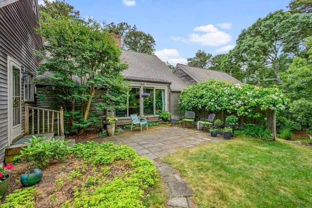 330 Champlain Rd, Chatham, MA 02633