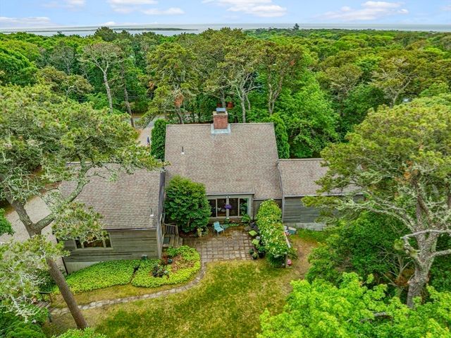 330 Champlain Rd, Chatham, MA 02633