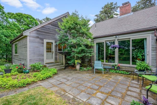 330 Champlain Rd, Chatham, MA 02633