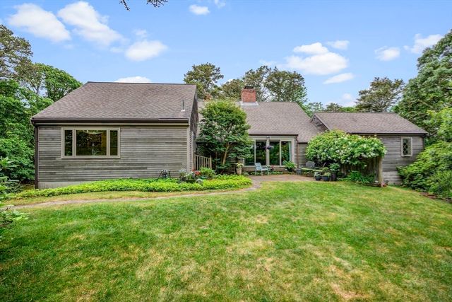 330 Champlain Rd, Chatham, MA 02633