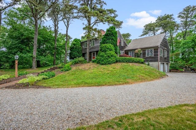 330 Champlain Rd, Chatham, MA 02633