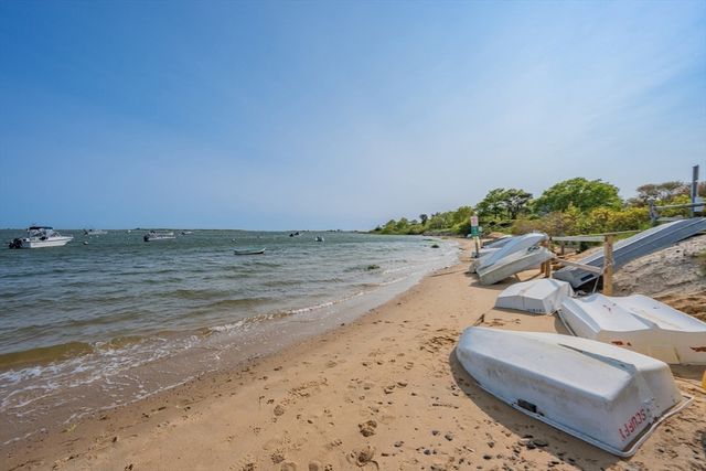 330 Champlain Rd, Chatham, MA 02633