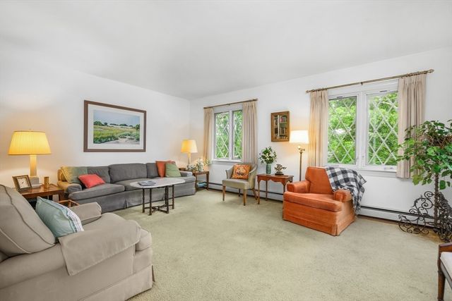 330 Champlain Rd, Chatham, MA 02633
