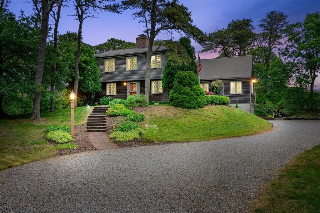 330 Champlain Rd, Chatham, MA 02633