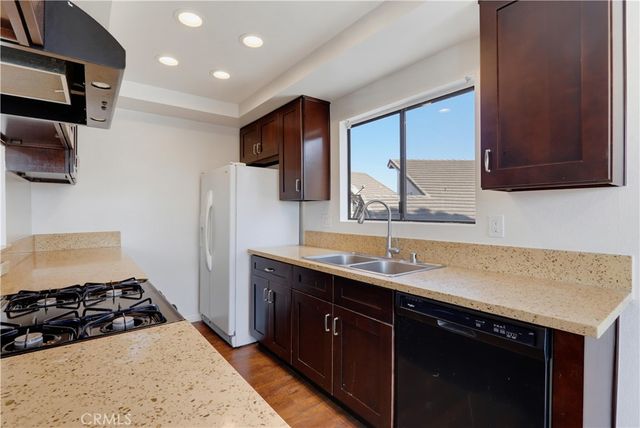 4881 Vista Dr 2, Huntington Beach, CA 92649