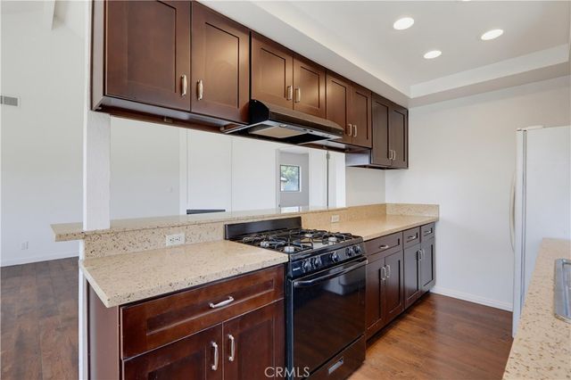 4881 Vista Dr 2, Huntington Beach, CA 92649