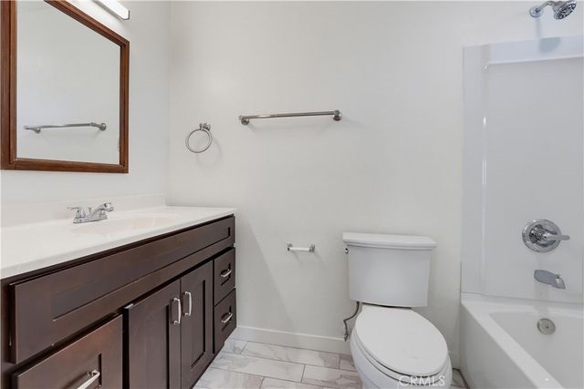 4881 Vista Dr 2, Huntington Beach, CA 92649