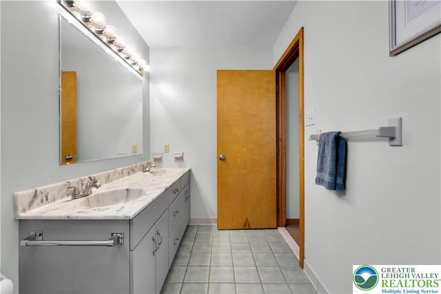 2081 Dolores Lane, Lower Saucon Twp, PA 18055