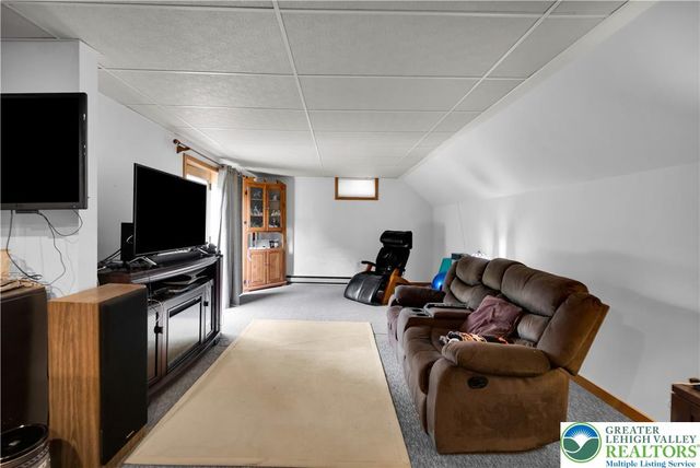 2081 Dolores Lane, Lower Saucon Twp, PA 18055