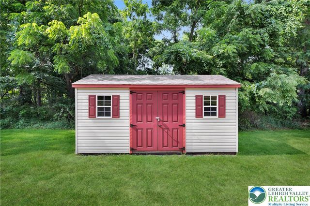 2081 Dolores Lane, Lower Saucon Twp, PA 18055