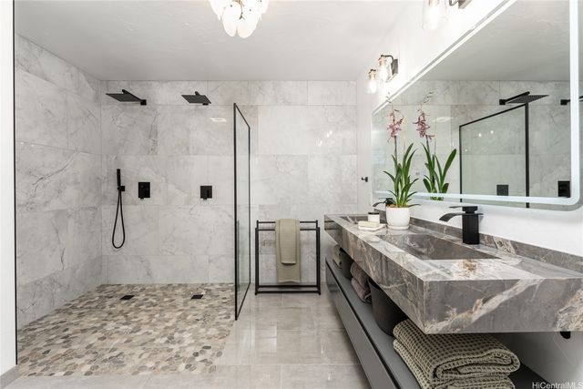 1931 Alaweo Street, Honolulu, HI 96821