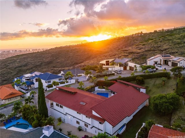 1931 Alaweo Street, Honolulu, HI 96821