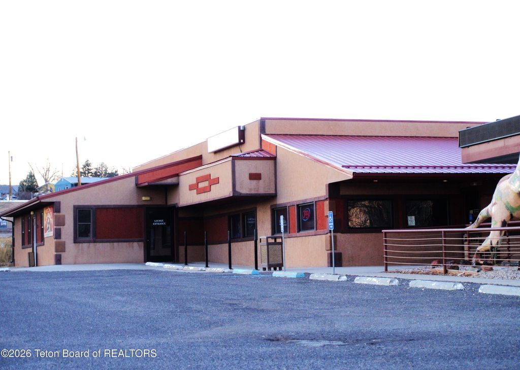 942 SHOSHONI Street, Thermopolis, WY 82443 photo 5