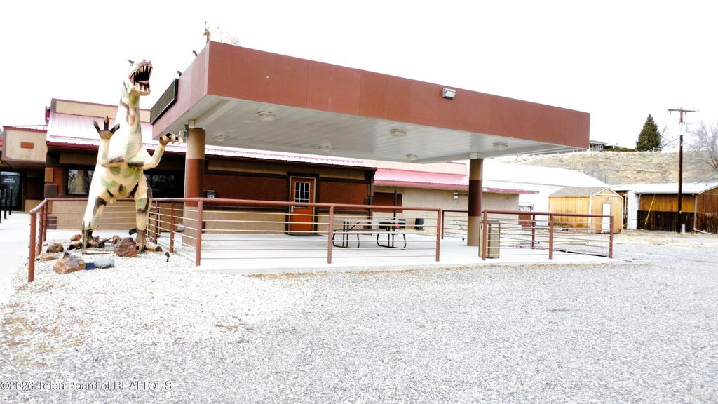 942 SHOSHONI Street, Thermopolis, WY 82443 photo 6