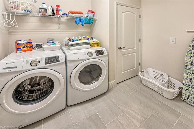 6954 Avalon CIR 707, Naples, FL 34112