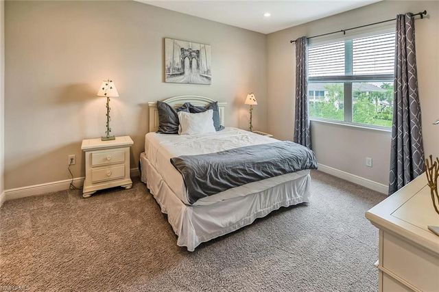 6954 Avalon CIR 707, Naples, FL 34112