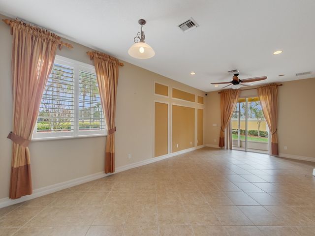 6305 Oxford Circle 101A, Vero Beach, FL 32966