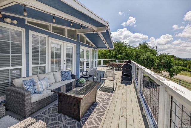 1215 STAGECOACH DR, Canyon Lake, TX 78133