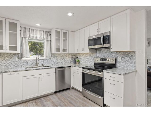 604 W 9th St, Loveland, CO 80537