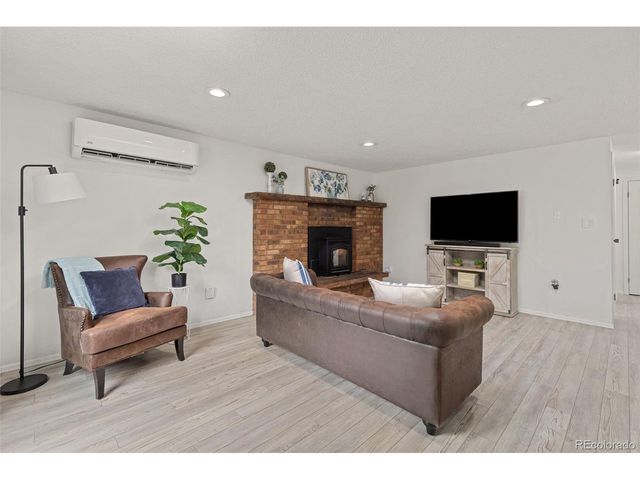 604 W 9th St, Loveland, CO 80537