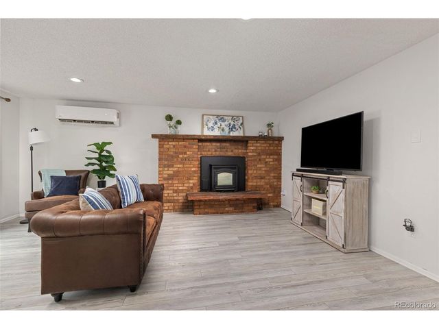 604 W 9th St, Loveland, CO 80537