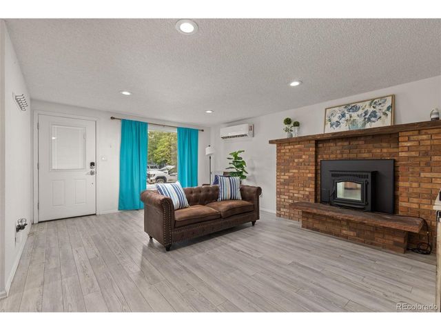 604 W 9th St, Loveland, CO 80537