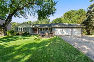 5400 Malibu Drive, Edina, MN 55436