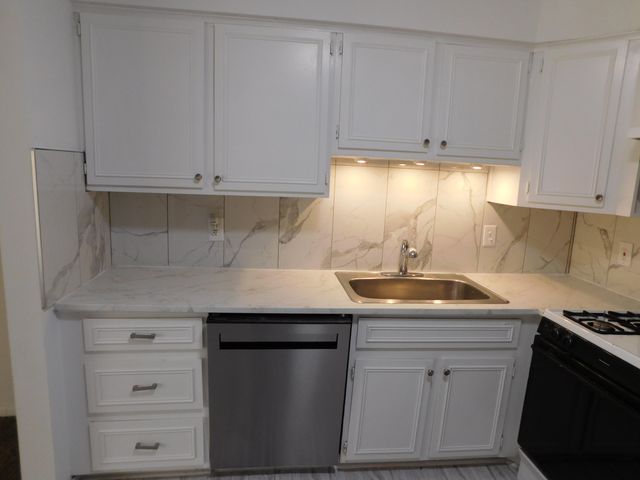 490 N Fox Hills Drive 1, Bloomfield Hills, MI 48304