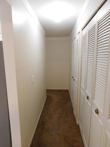 490 N Fox Hills Drive 1, Bloomfield Hills, MI 48304