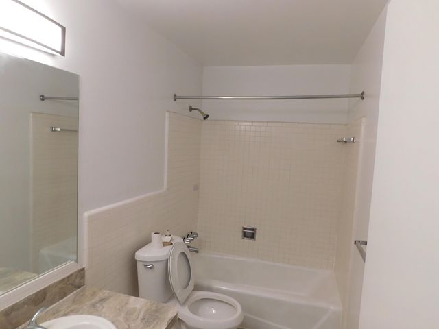 490 N Fox Hills Drive 1, Bloomfield Hills, MI 48304