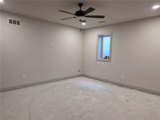 4915 146th Street, Basehor, KS 66007