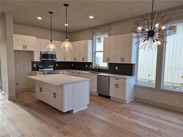 4915 146th Street, Basehor, KS 66007