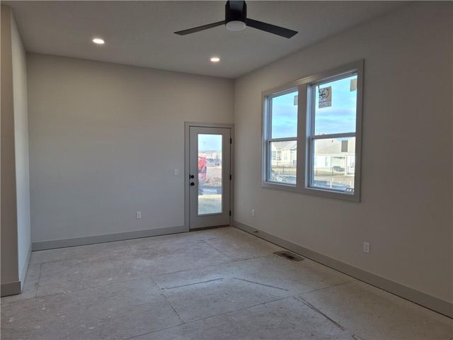 4915 146th Street, Basehor, KS 66007