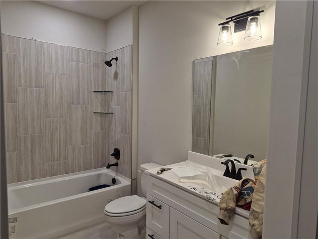 4915 146th Street, Basehor, KS 66007